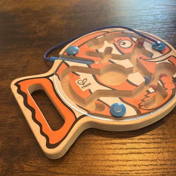 Hape magnetic ball maze fish shape - Picture 4 of 4